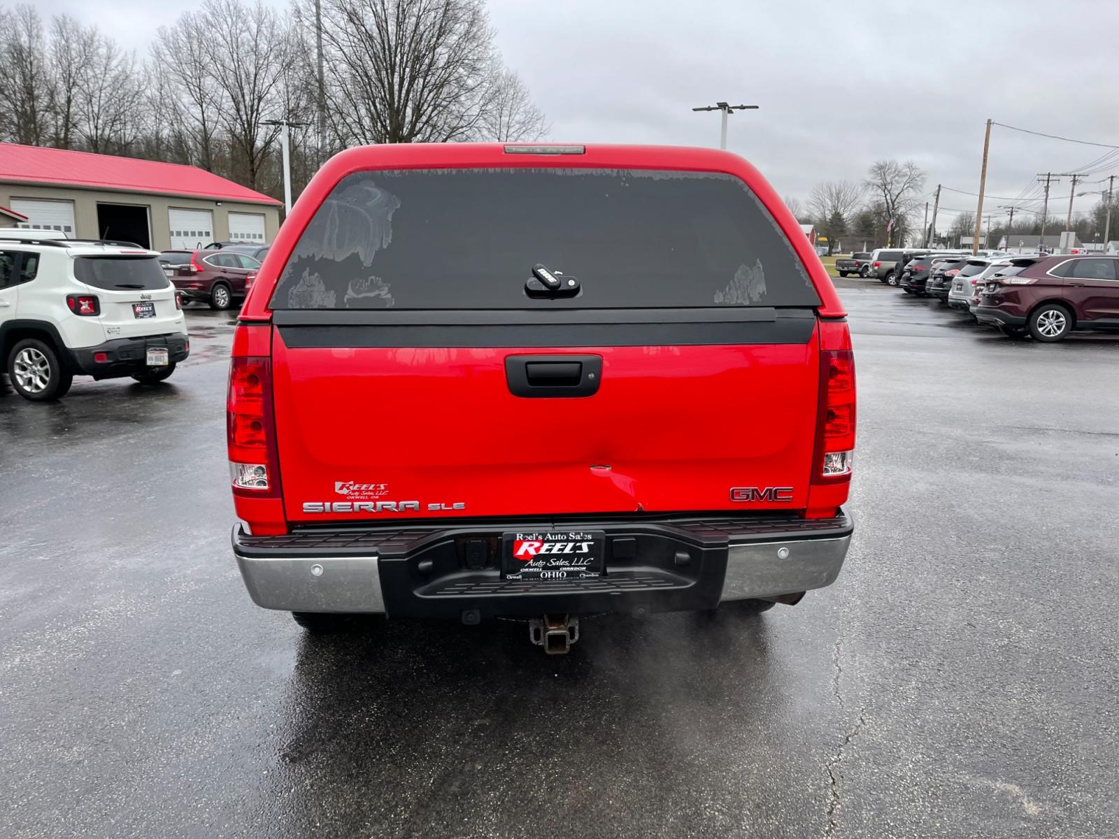 2012 Red /Black GMC Sierra 1500 SLE Crew Cab 4WD (3GTP2VE78CG) with an 5.3L V8 OHV 16V FFV engine, 6-Speed Automatic transmission, located at 11115 Chardon Rd. , Chardon, OH, 44024, (440) 214-9705, 41.580246, -81.241943 - Photo #8